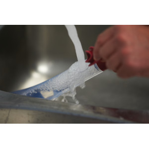 Щетка для чистки гриля с силиконовой ручкой с контейнером для воды Grill Pro 77675. Photo 3