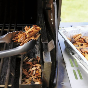 Деревянные чипсы для копчения Weber виски 700 гр. 17627. Photo 3