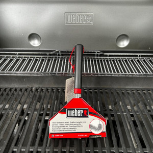 Щетка Т-образная для гриля Weber 30 см 6277. Photo 2